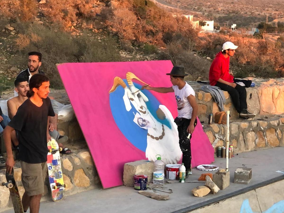 Surf & Skate Hostel Taghazout Buitenkant foto
