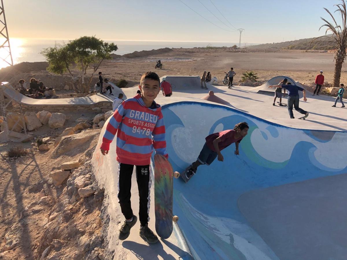 Surf & Skate Hostel Taghazout Buitenkant foto
