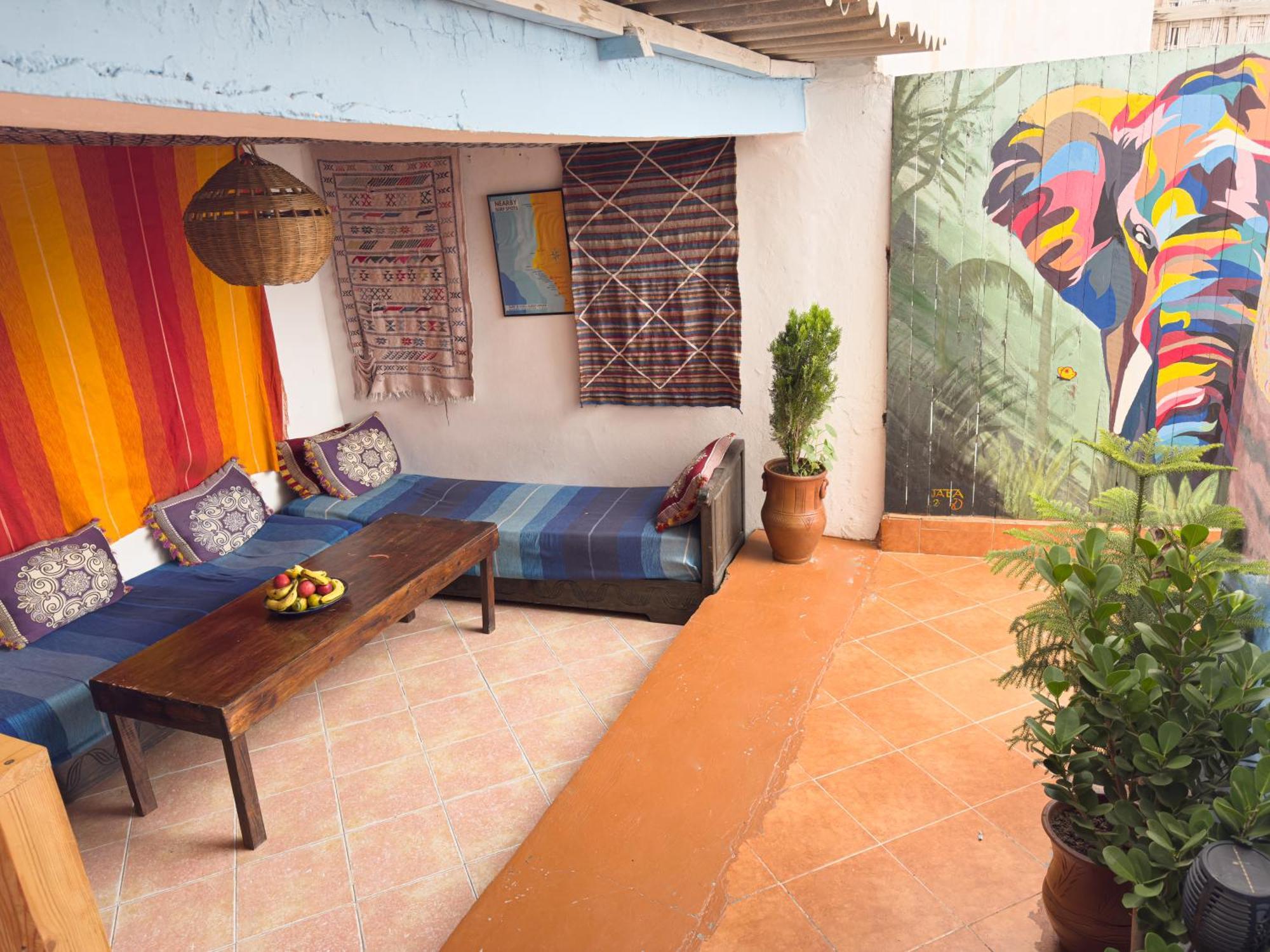 Surf & Skate Hostel Taghazout Buitenkant foto