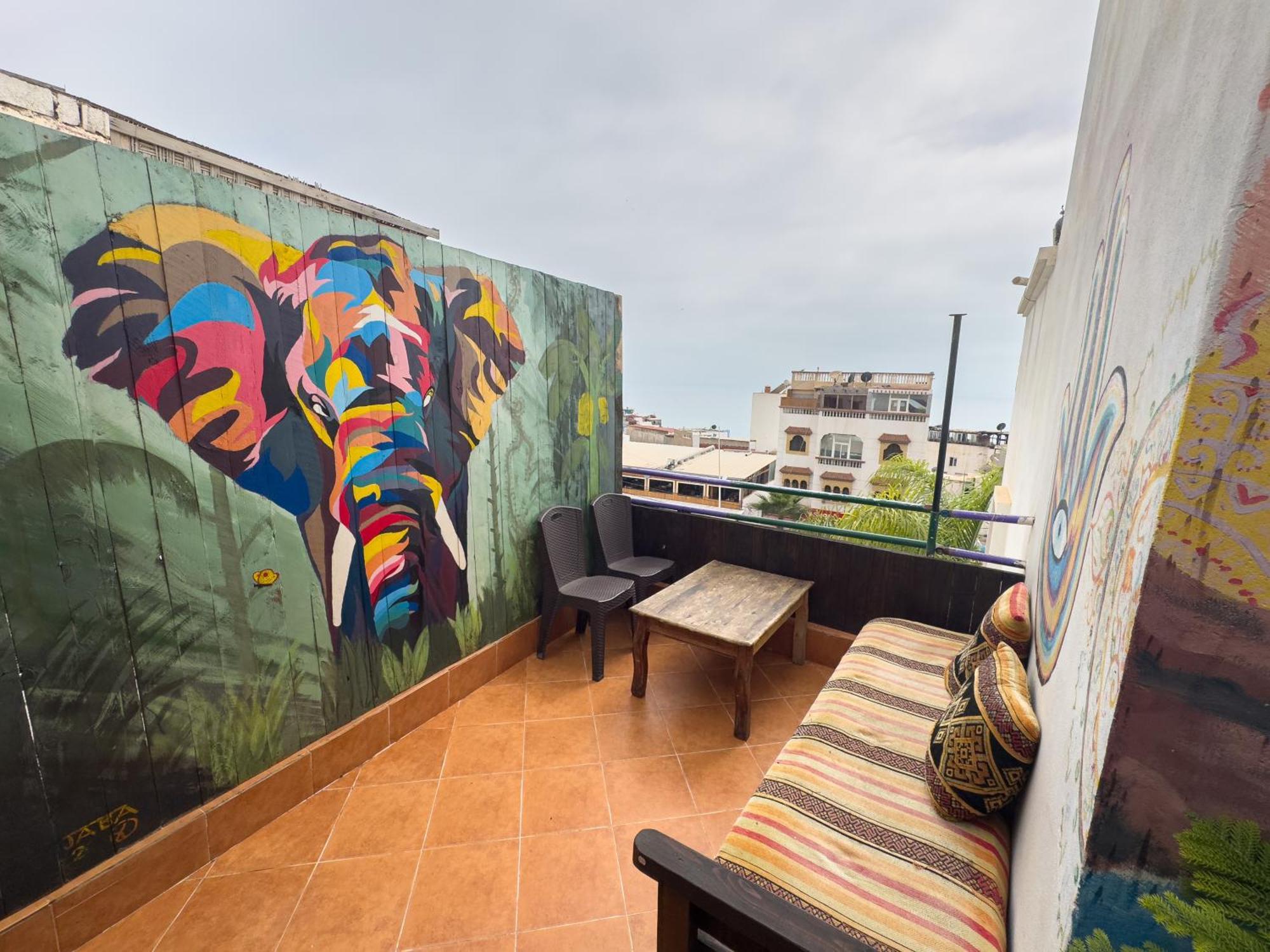 Surf & Skate Hostel Taghazout Buitenkant foto