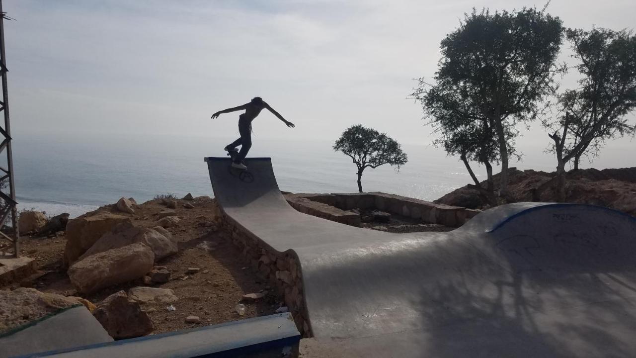 Surf & Skate Hostel Taghazout Buitenkant foto